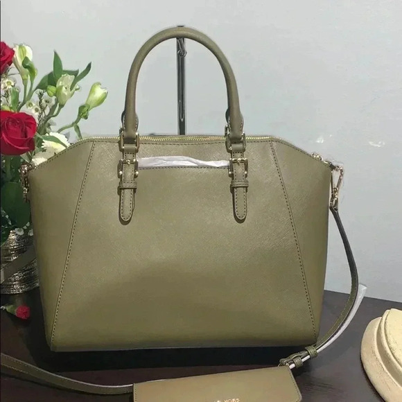 Michael Kors Ciara Duffle Solid olive green color - Picture 2 of 8